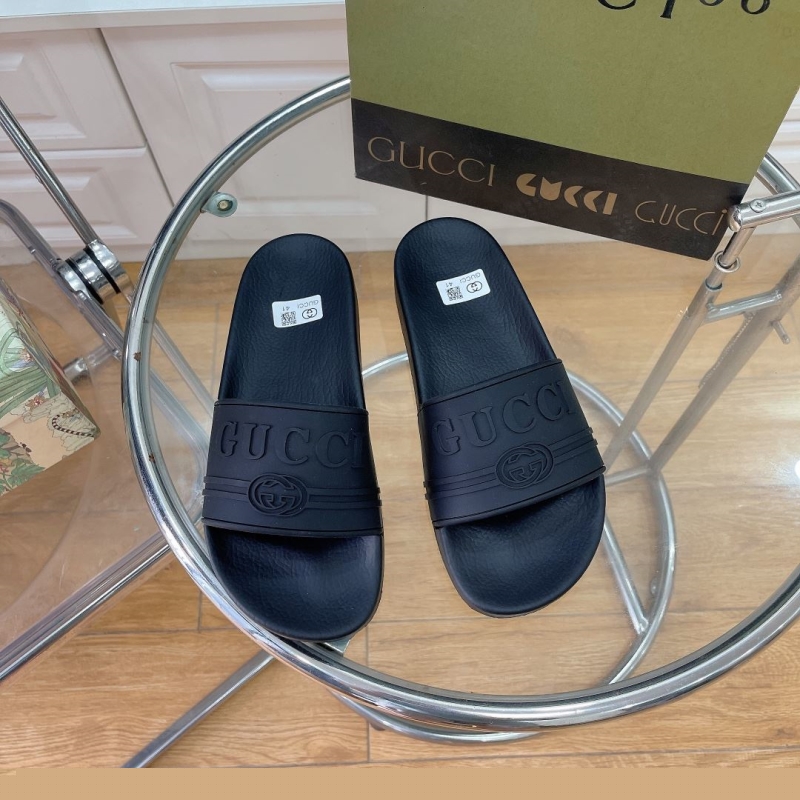 G*u*i slippers